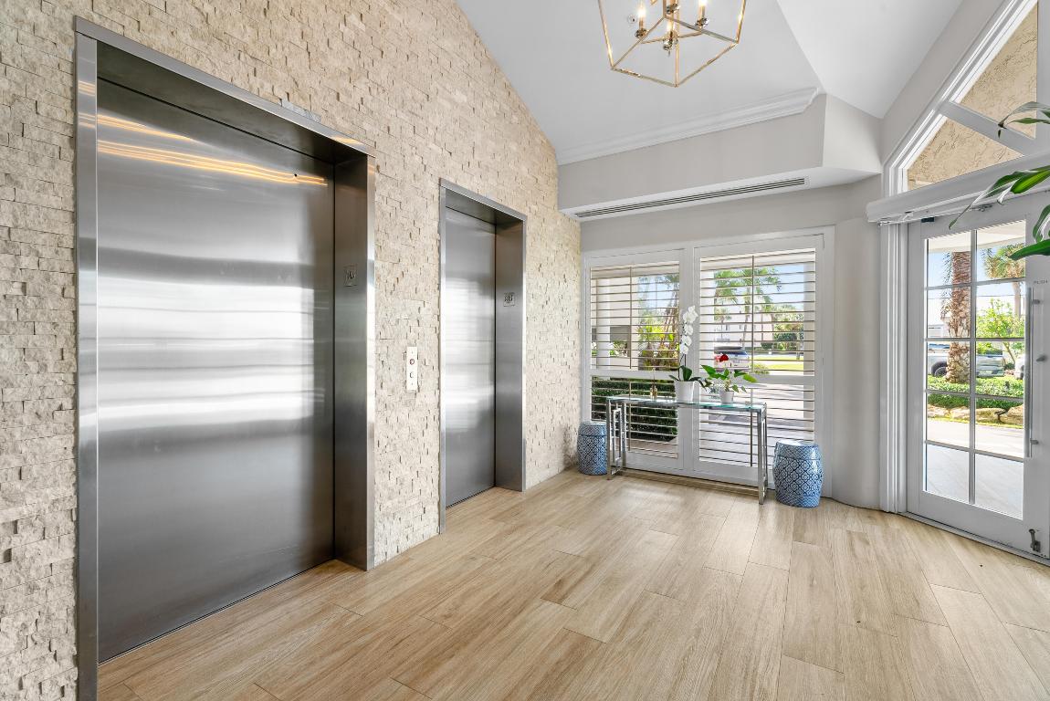 579 NE Plantation Road N202, Stuart Unit: N202