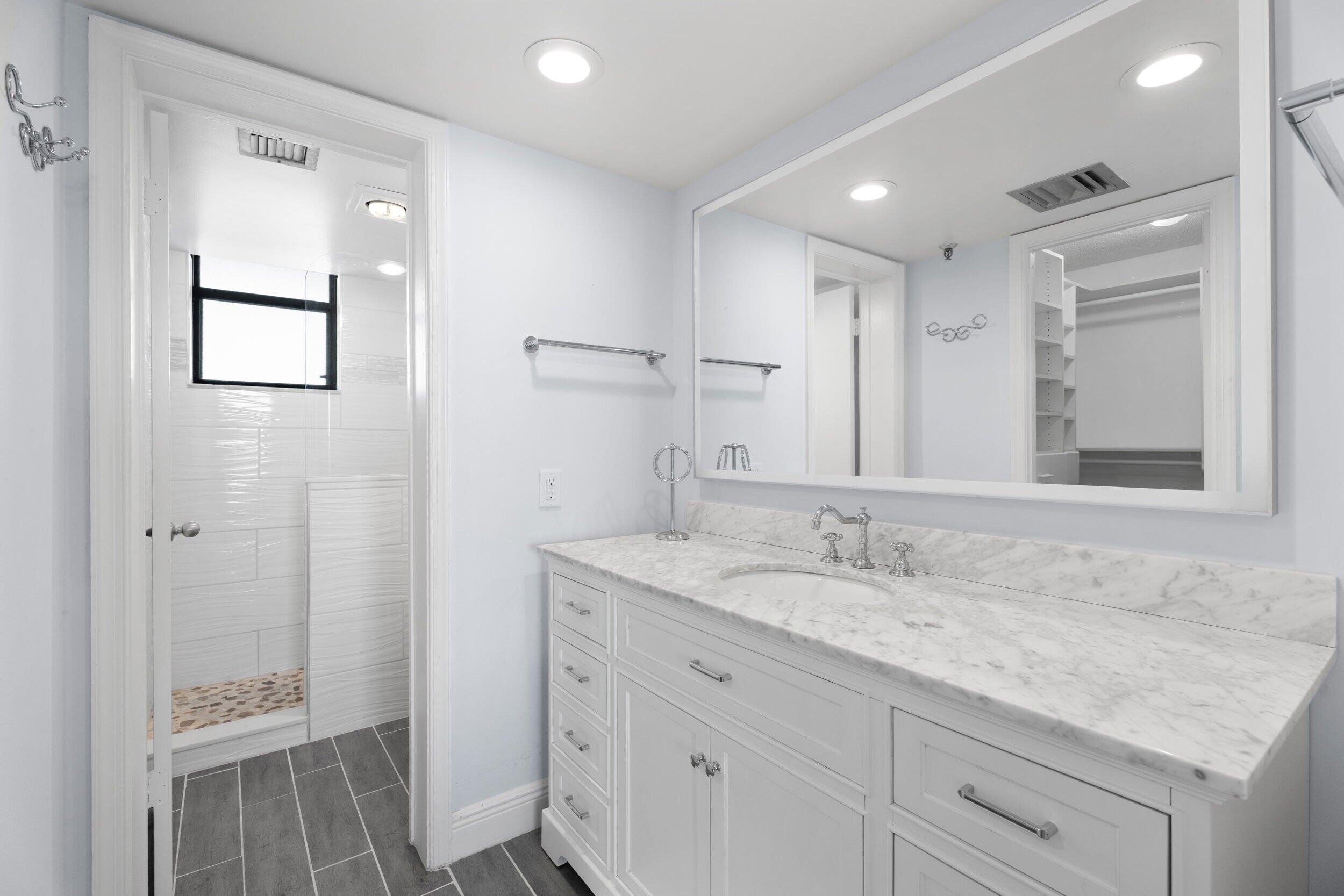 1748 Jupiter Cove Drive Unit: 519a