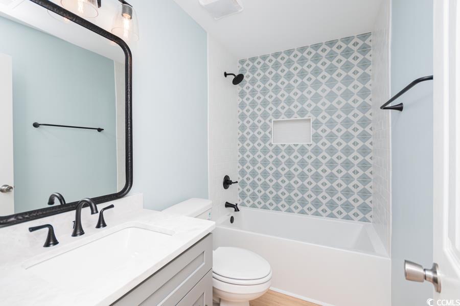 651 Woodmoor Dr. Unit: 202