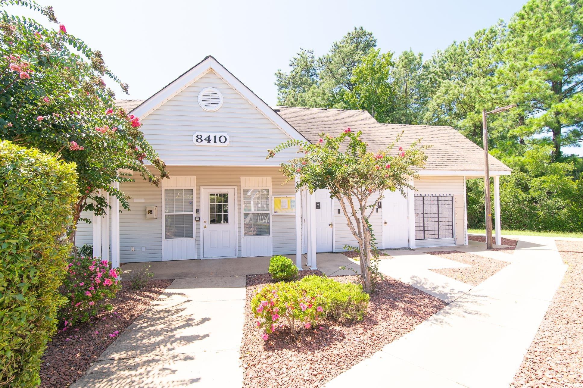 2274 Huntingdon Dr. Unit: J