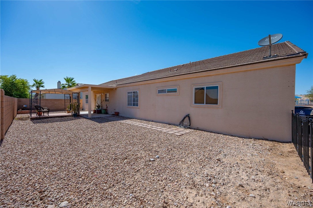 1796 E La Entrada Place