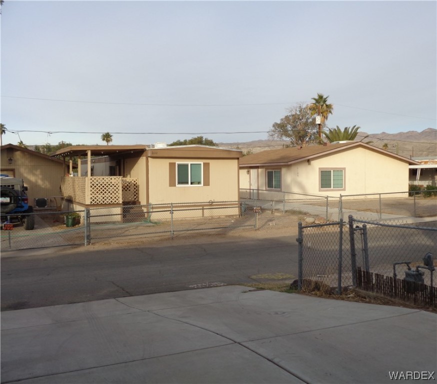 2112 Santa Cruz Avenue