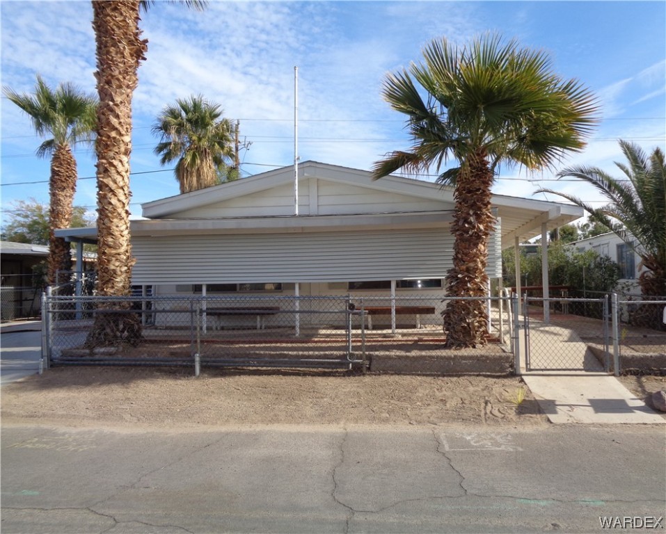2112 Santa Cruz Avenue