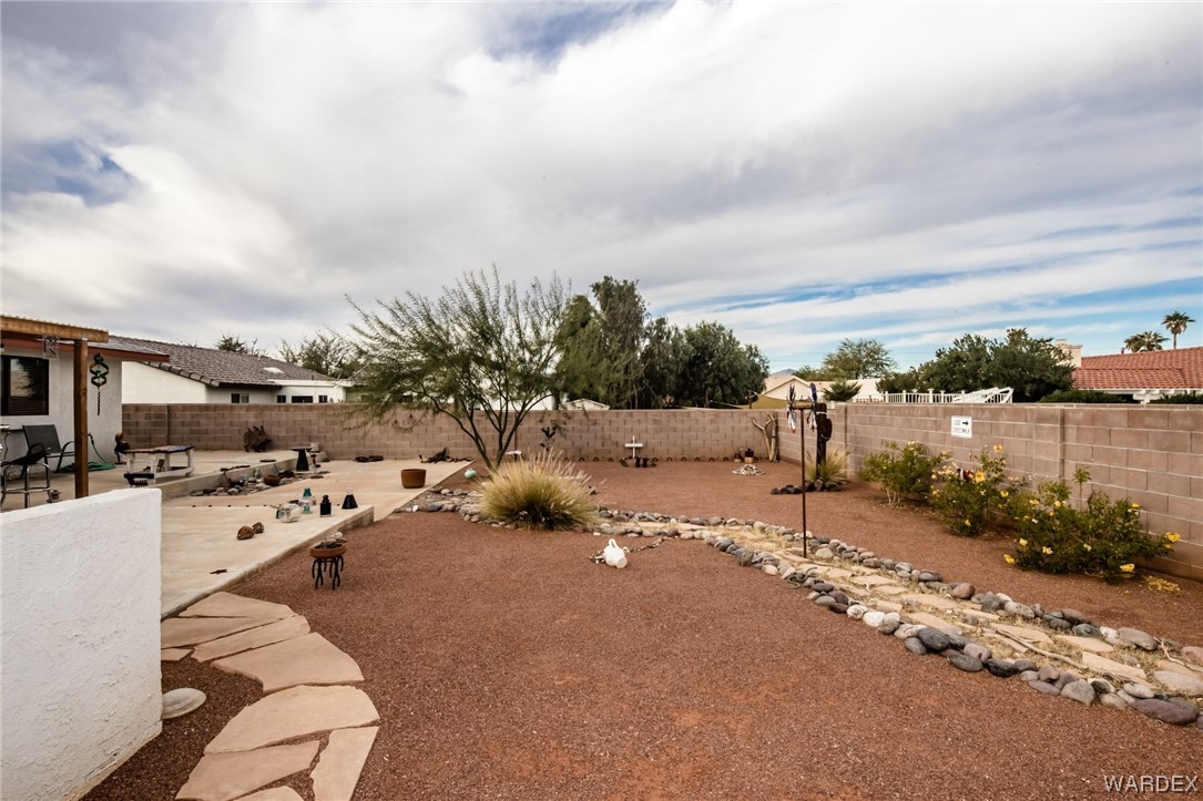 2023 E Mountain View Plaza