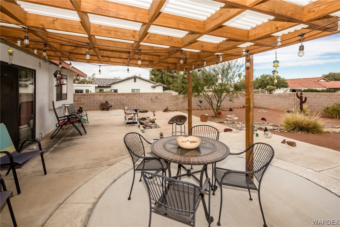2023 E Mountain View Plaza