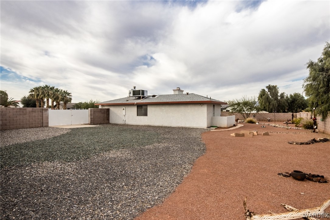 2023 E Mountain View Plaza