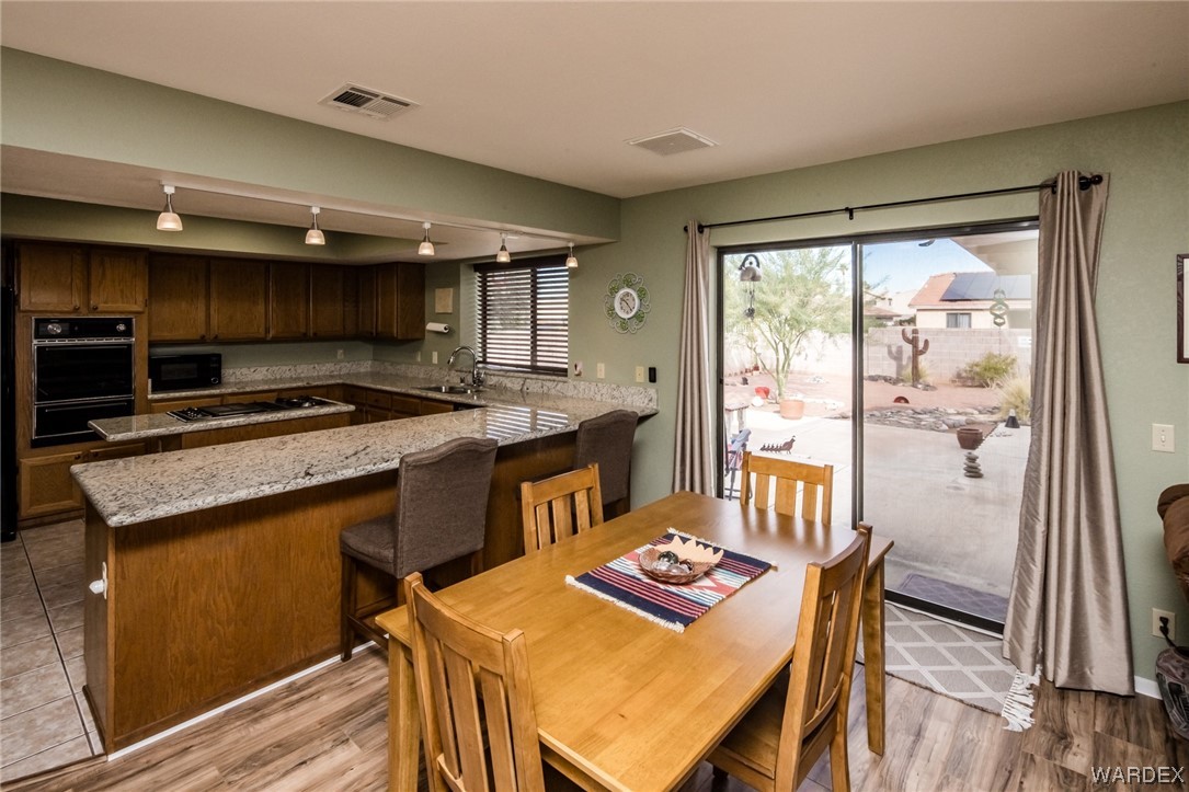 2023 E Mountain View Plaza