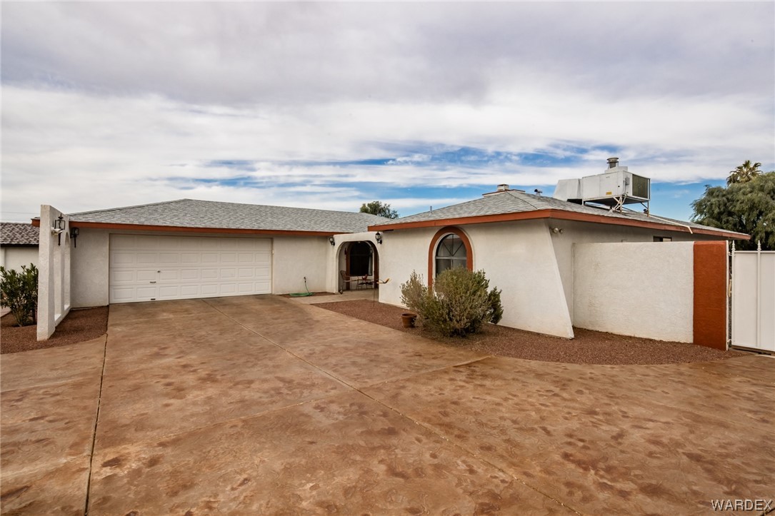 2023 E Mountain View Plaza