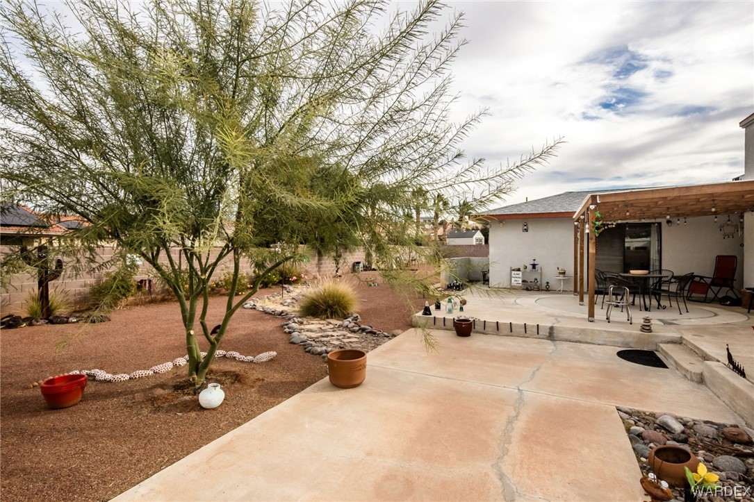 2023 E Mountain View Plaza