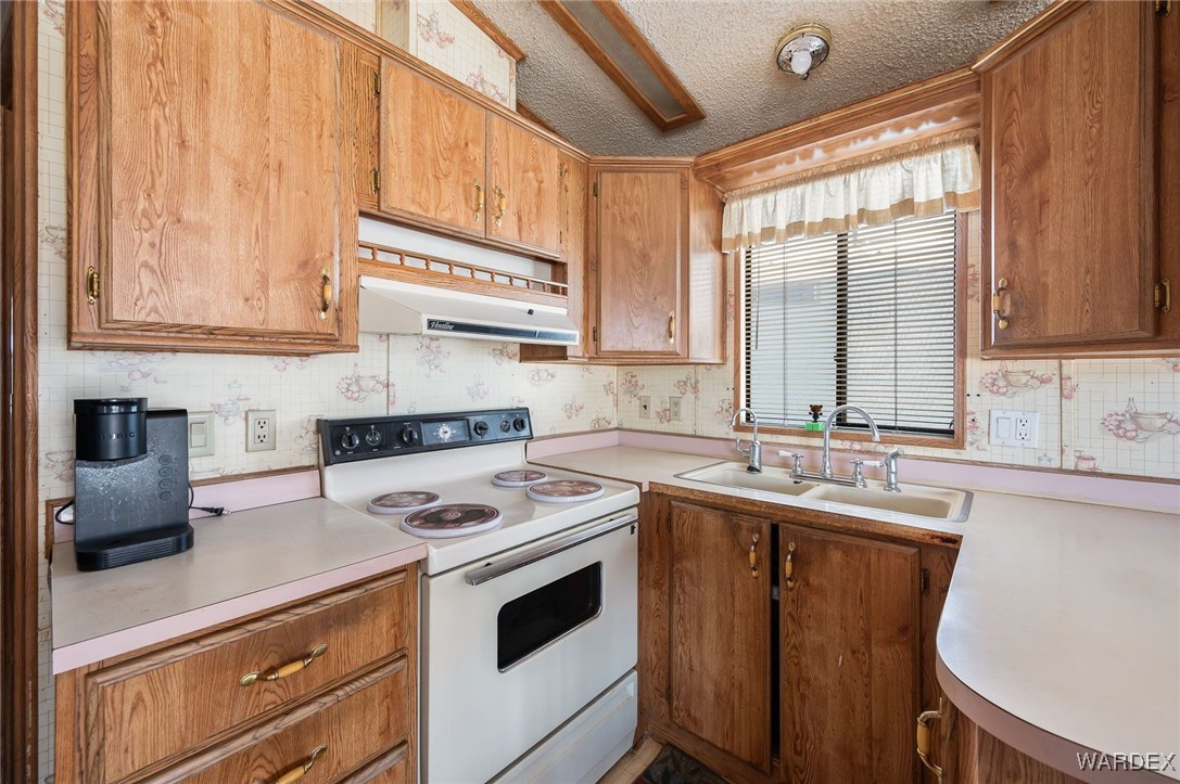 2000 Ramar Road 586