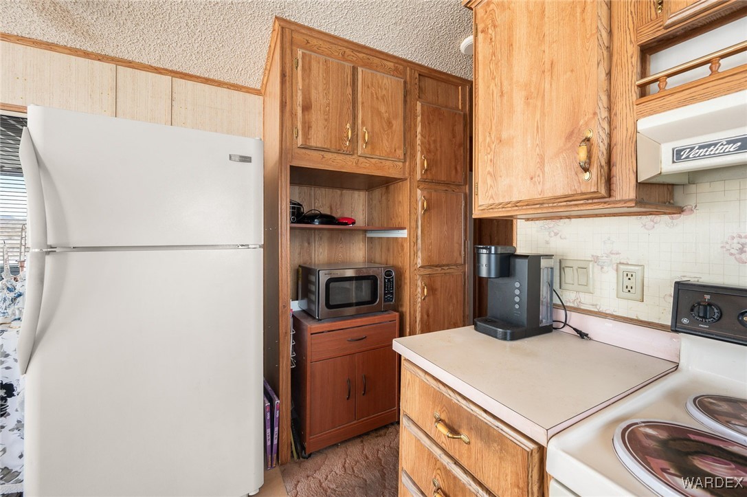 2000 Ramar Road 586