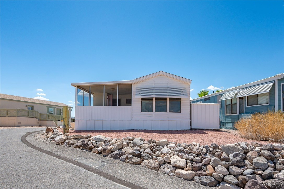 2000 Ramar Road 586