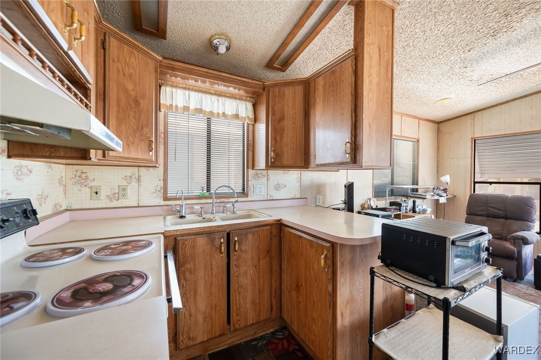 2000 Ramar Road 586