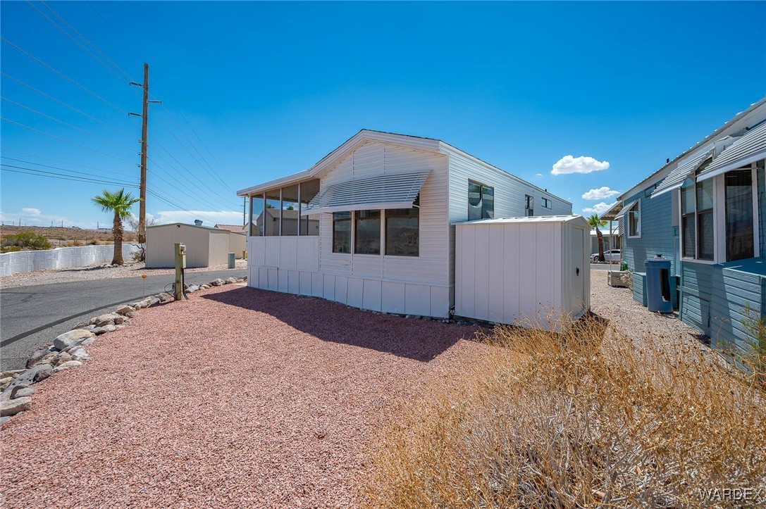2000 Ramar Road 586