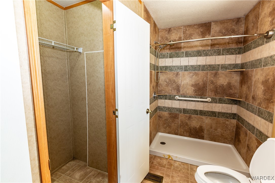 628 E Border Lane