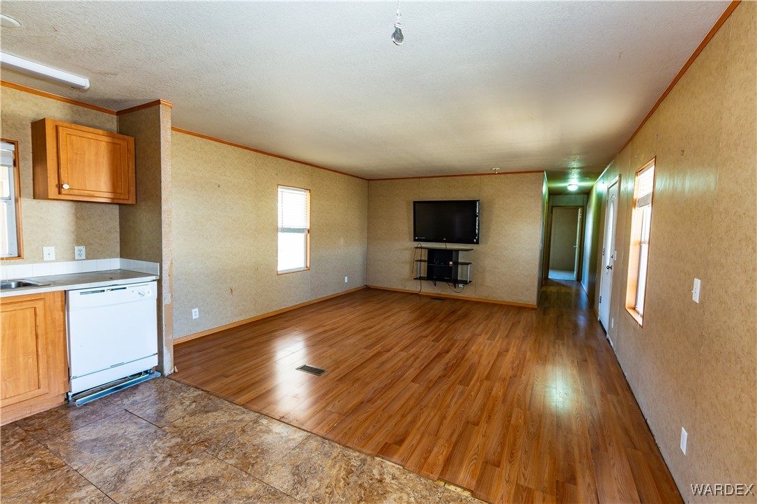 628 E Border Lane