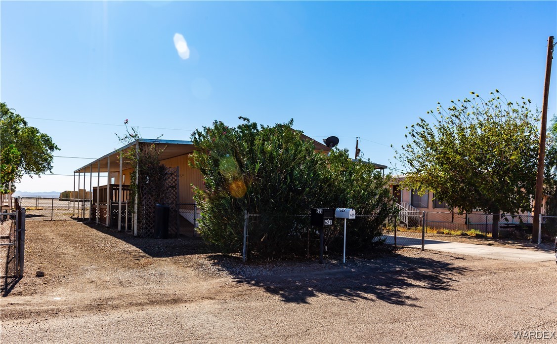 628 E Border Lane