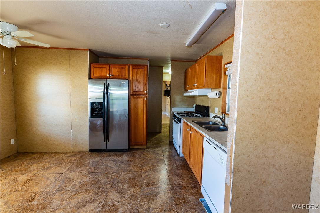 628 E Border Lane