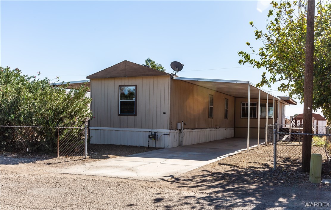 628 E Border Lane