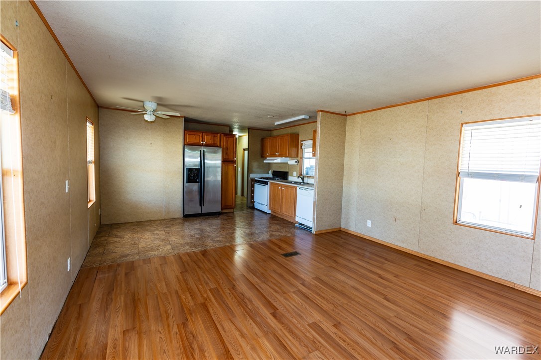 628 E Border Lane