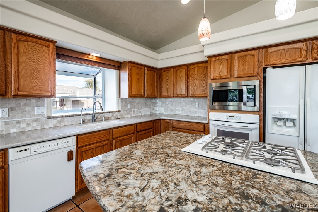 2576 Majestic Way