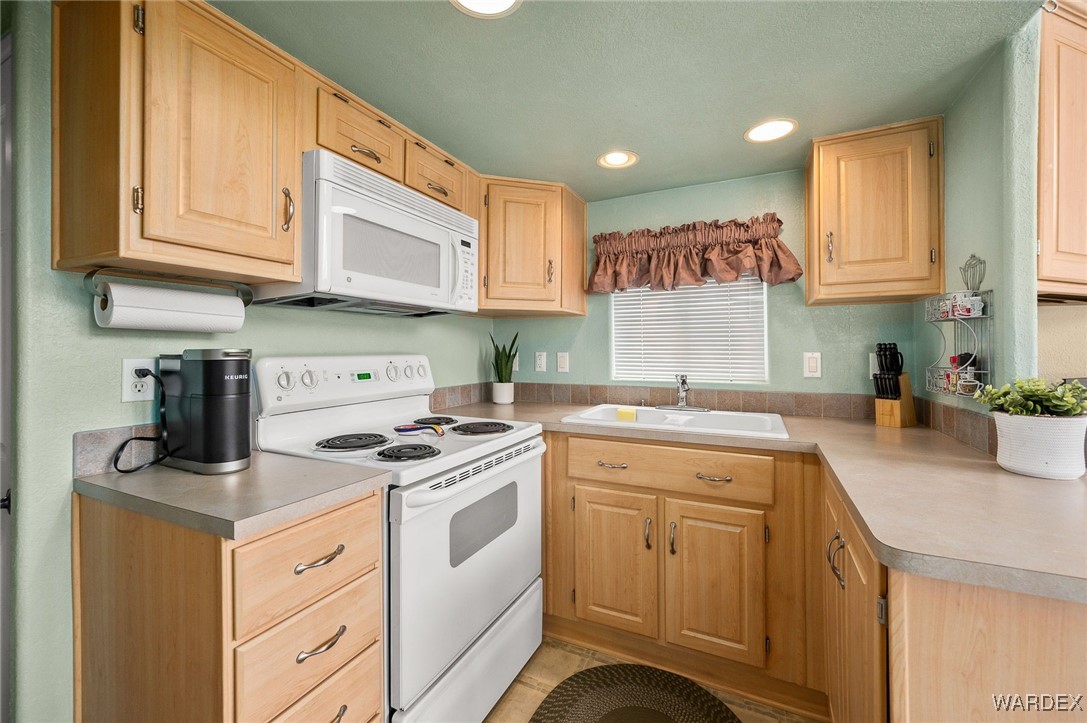 2000 Ramar Road 689