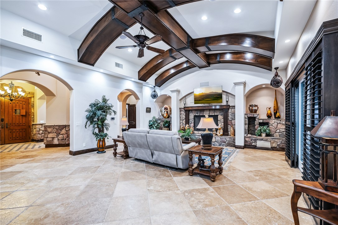 1439 Pioneer Trail