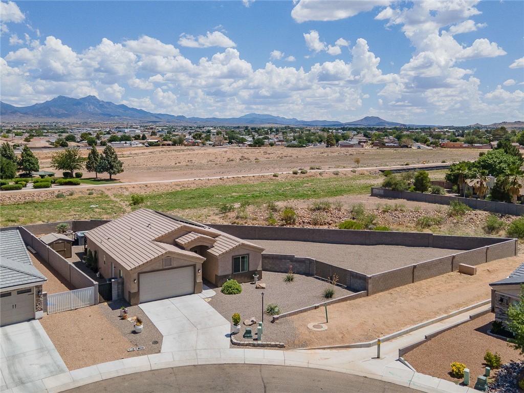 2124 John Wayne Drive
