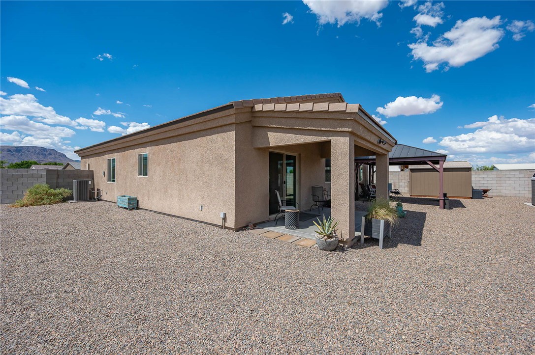 2124 John Wayne Drive