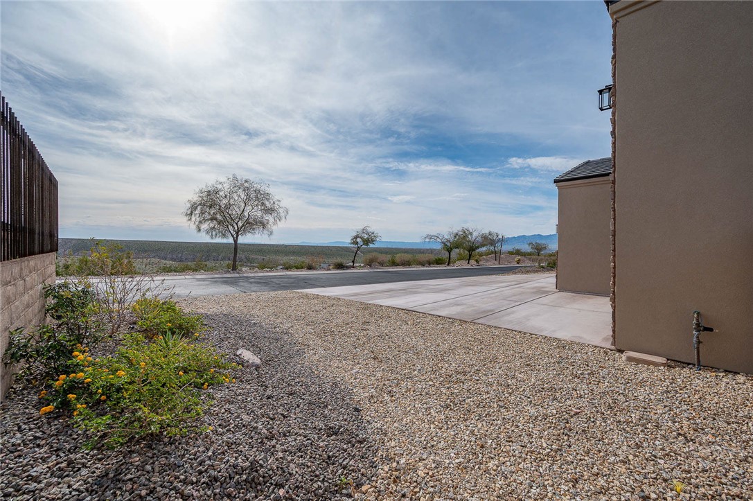3243 Esmerelda Drive Drive
