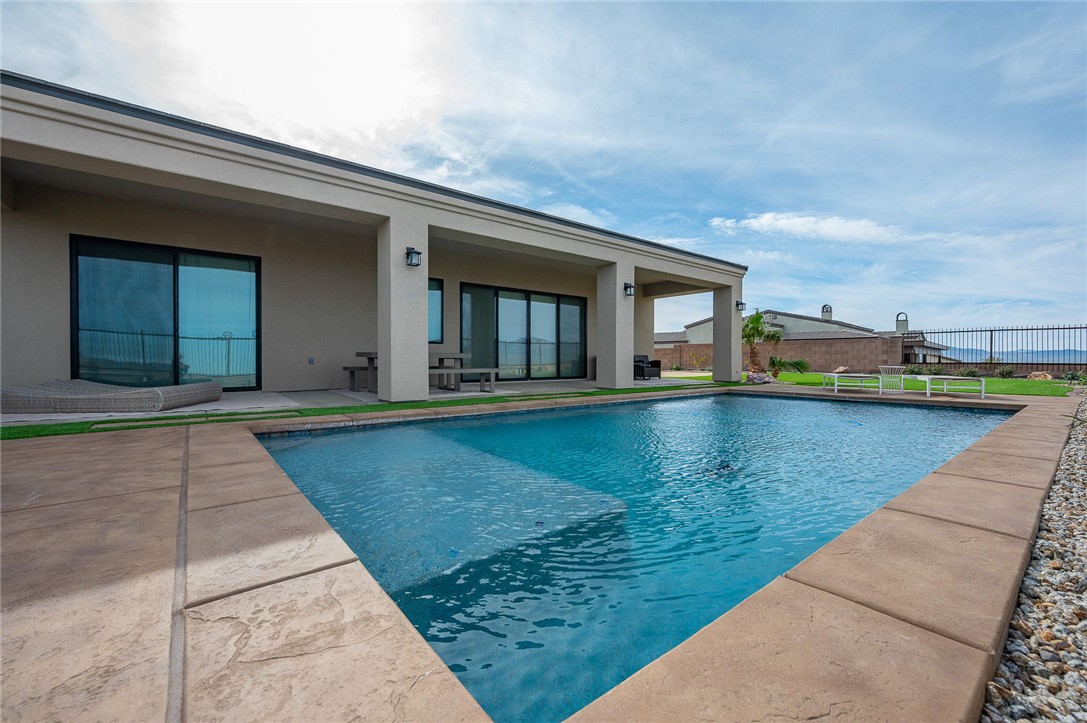 3243 Esmerelda Drive Drive