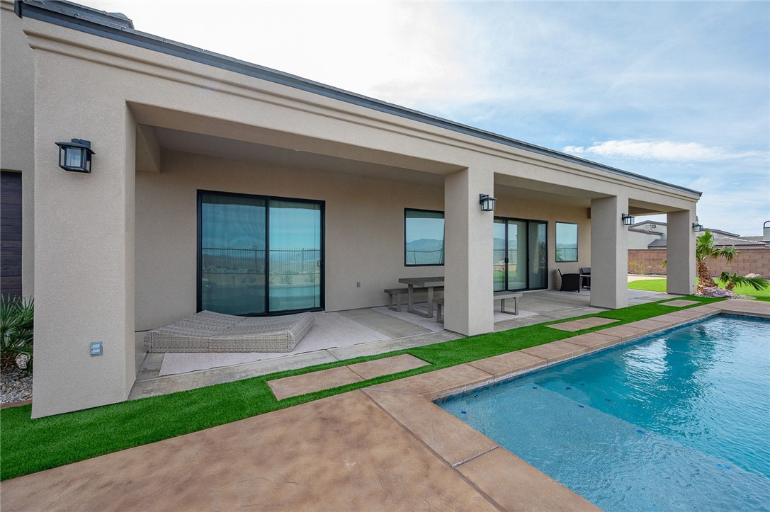 3243 Esmerelda Drive Drive