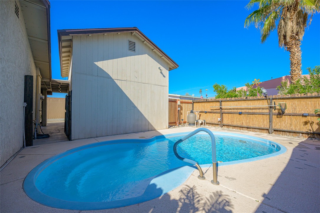 537 Roadrunner Drive