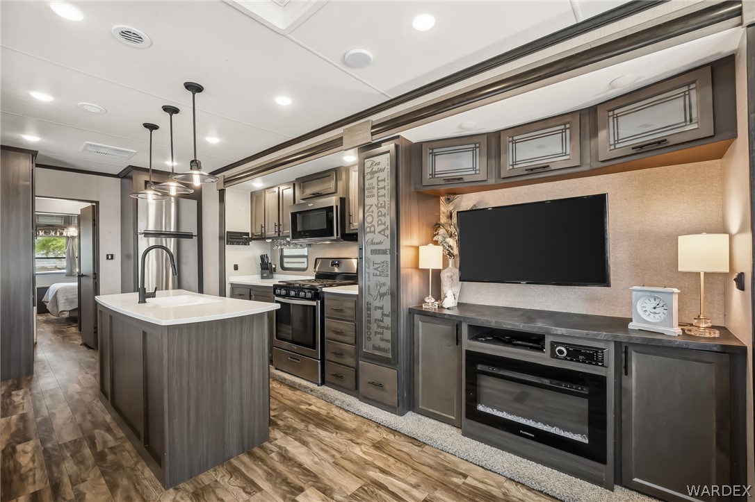 2000 Ramar Road 111