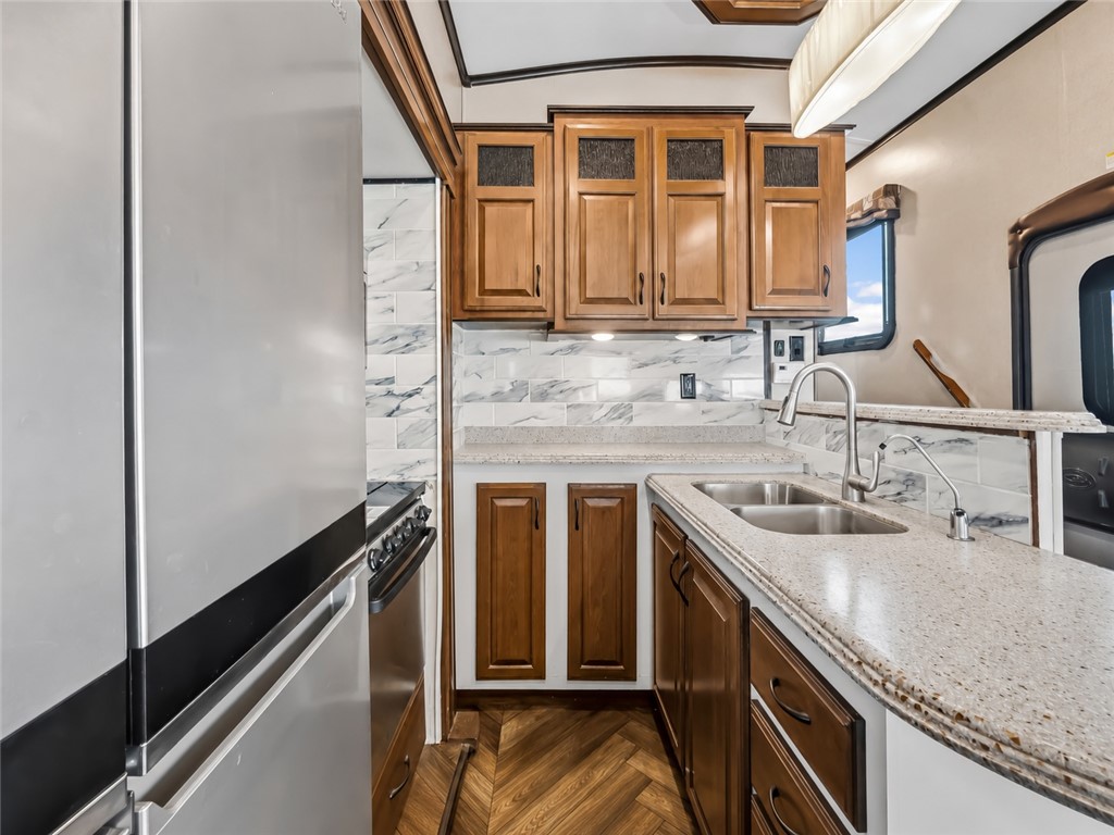 2000 Ramar Road 401