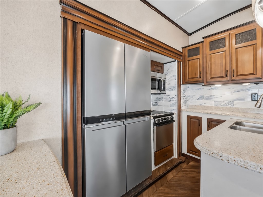 2000 Ramar Road 401
