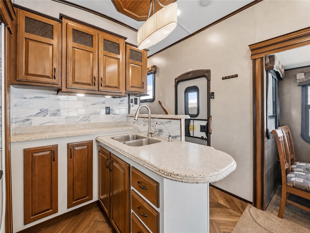 2000 Ramar Road 401