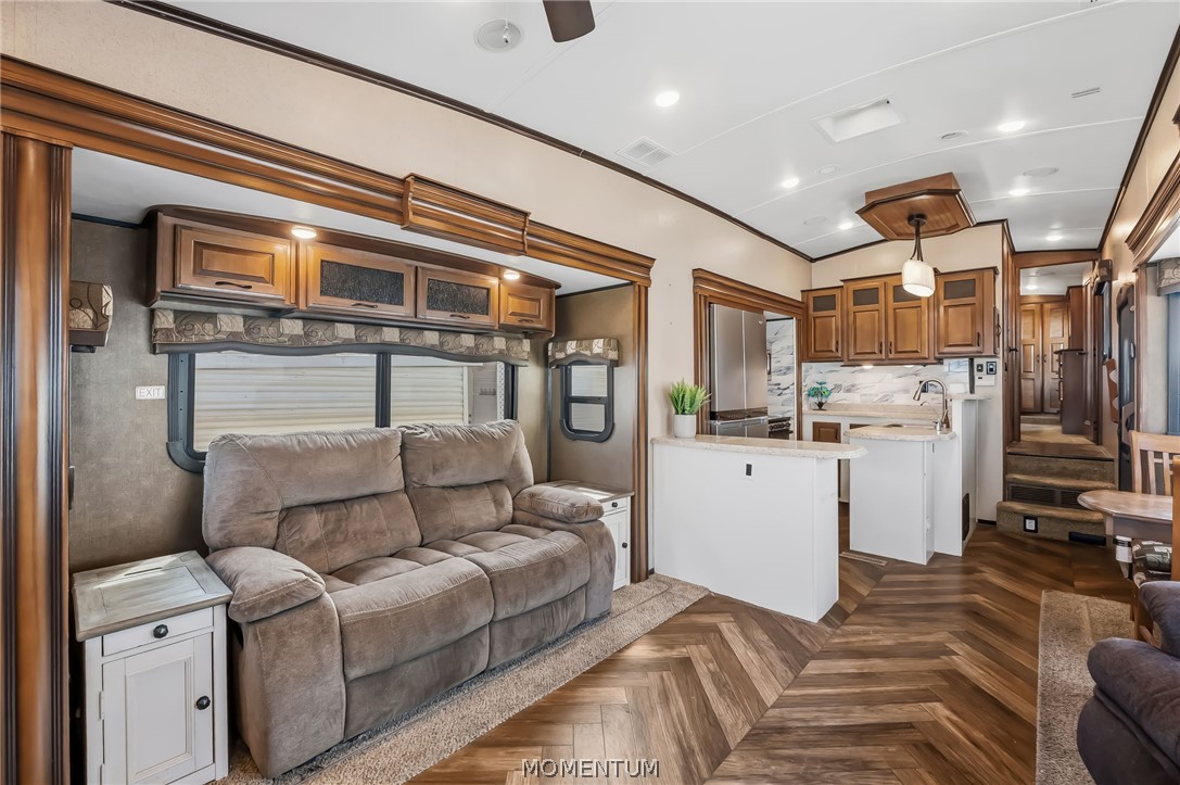 2000 Ramar Road 401