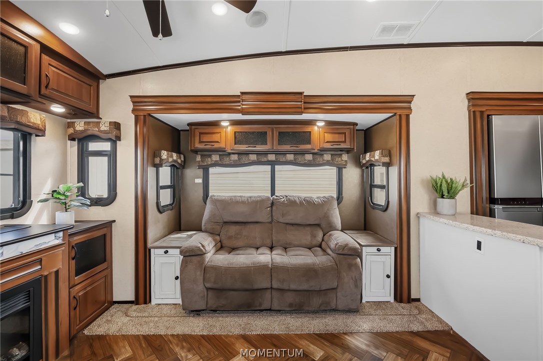 2000 Ramar Road 401