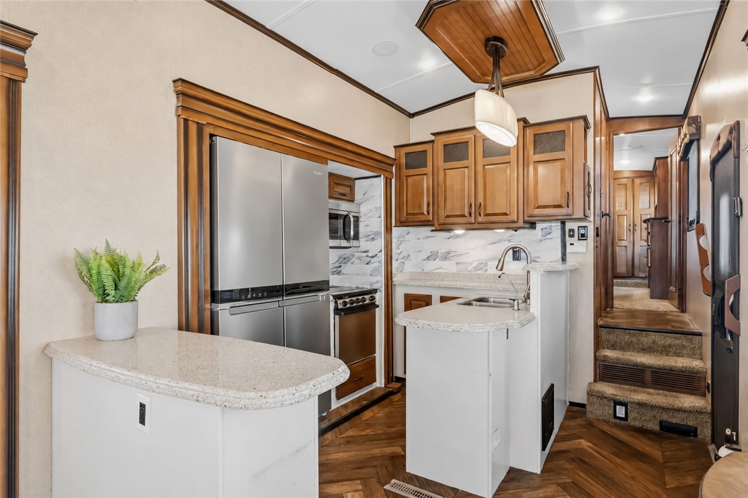2000 Ramar Road 401