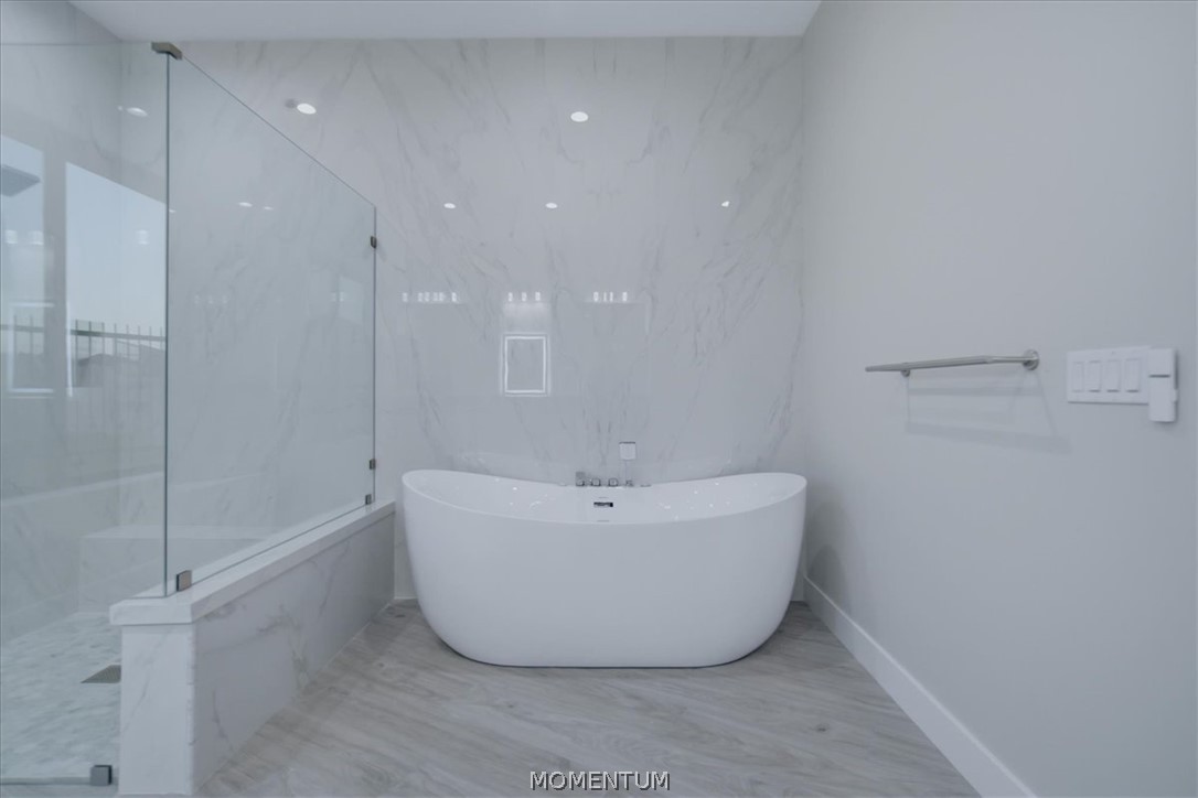 2633 Shoreline Cove