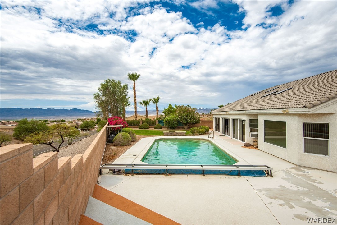 2516 Whispering Ridge Drive