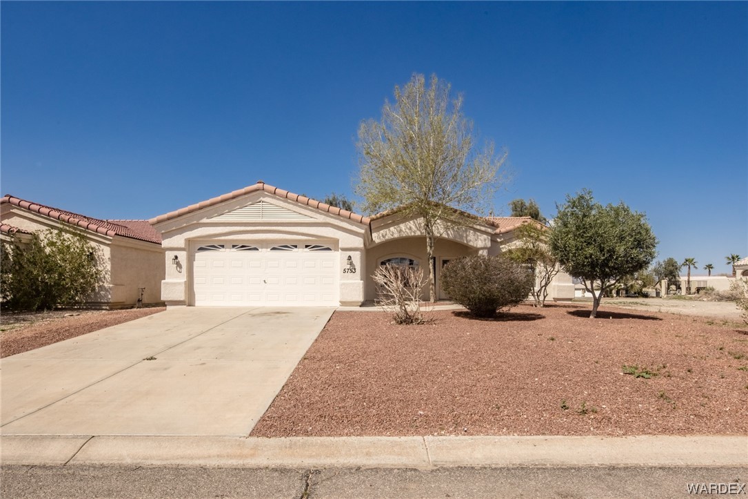 5753 Desert Lakes Drive