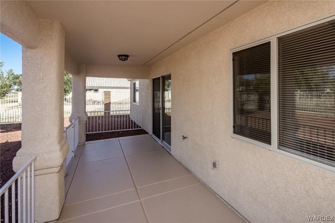 5753 Desert Lakes Drive