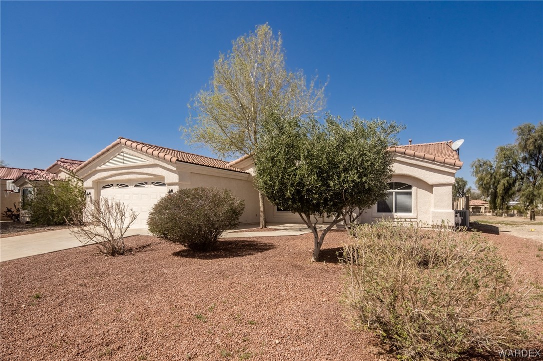 5753 Desert Lakes Drive