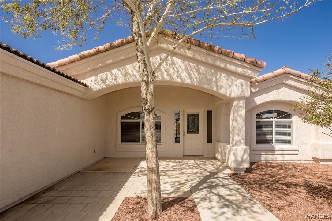 5753 Desert Lakes Drive