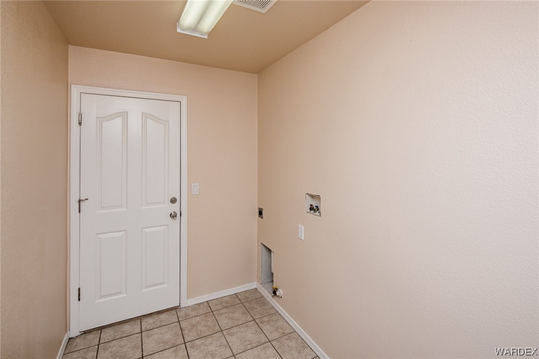5753 Desert Lakes Drive