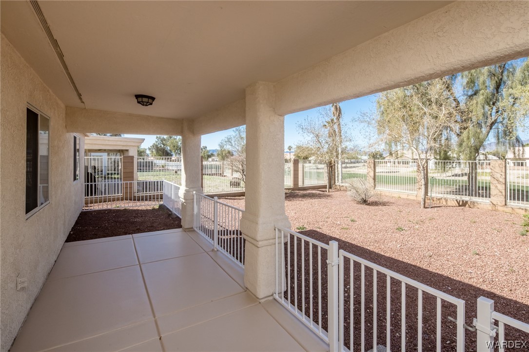 5753 Desert Lakes Drive