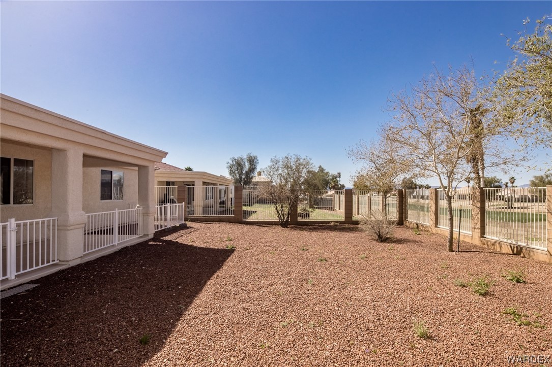 5753 Desert Lakes Drive