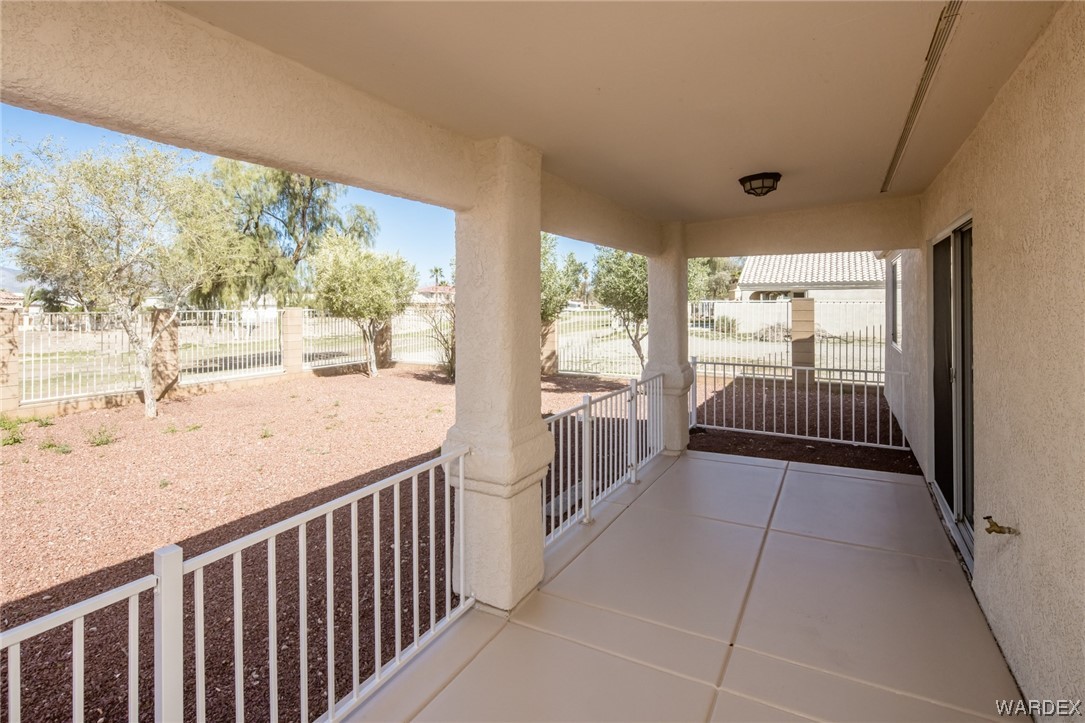 5753 Desert Lakes Drive